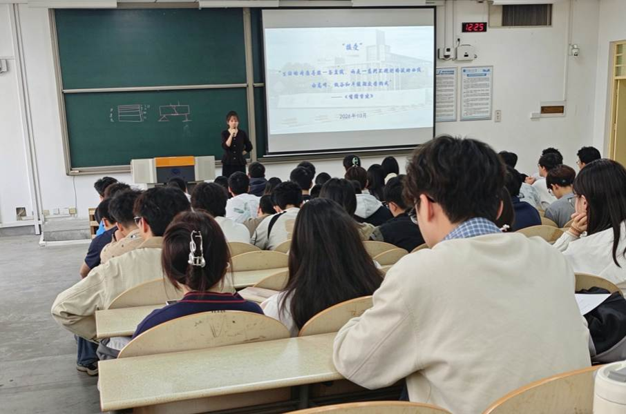 蚂蚁足球
2024级召开年级大会 聚焦评奖评优与学业发展 (1)